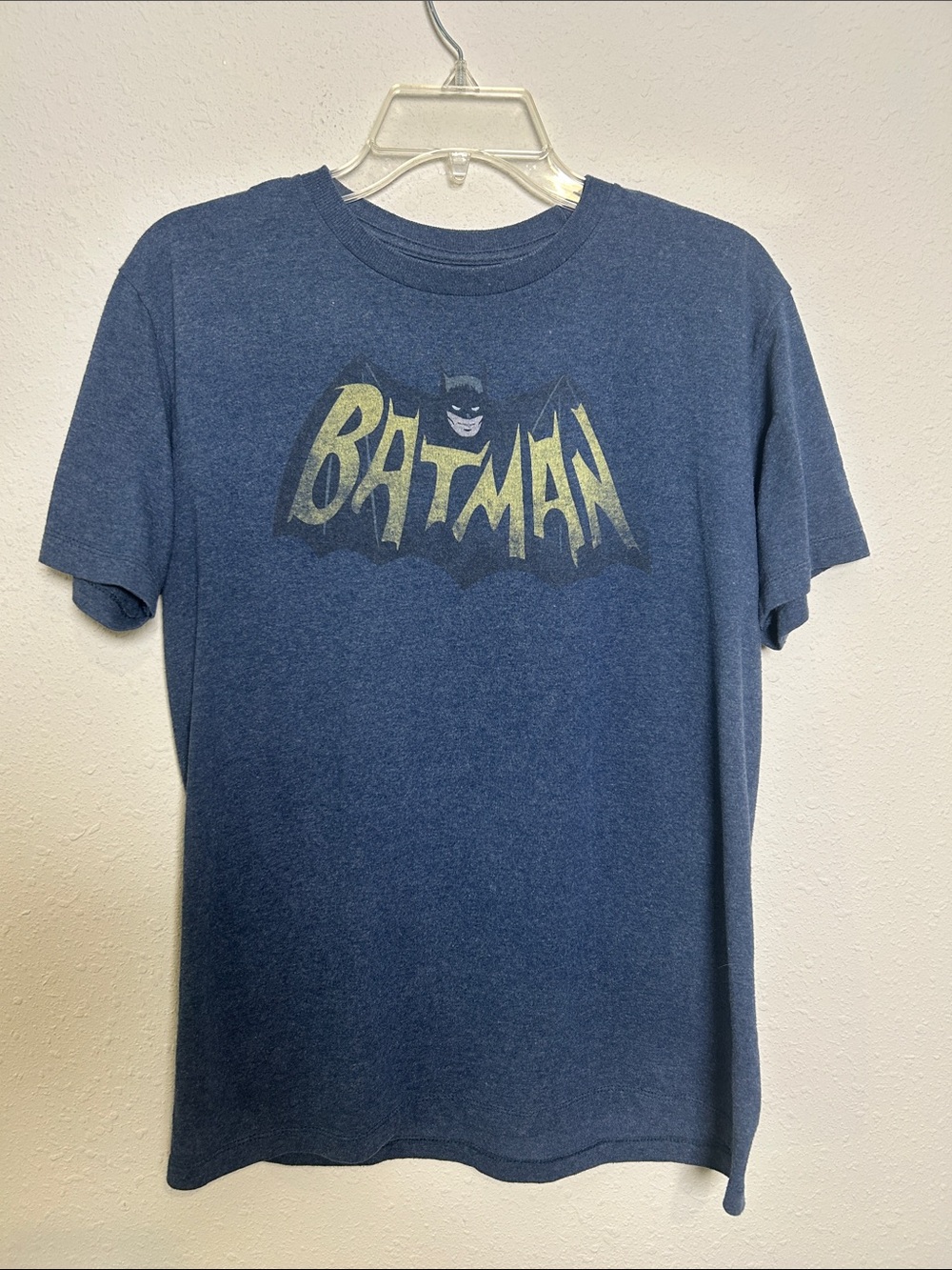 DC Comics Batman navy blue distressed logo  shirt size M